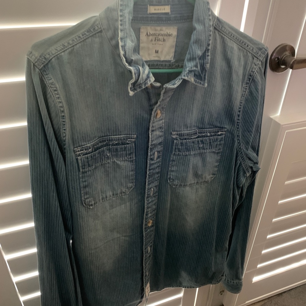 Abercrombie & Fitch Distressed Men’s Woven